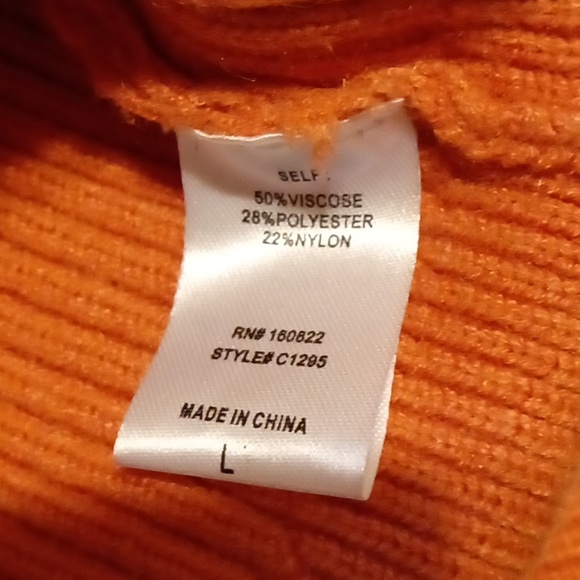 🆕 NWT No Vacancy vee neck cardigan sweater - Picture 5 of 5